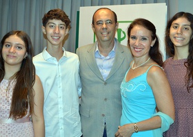 Alice, Pedro, Alexandre Mader Seixas, Gisele Oliveira Seixas e Ana Laura